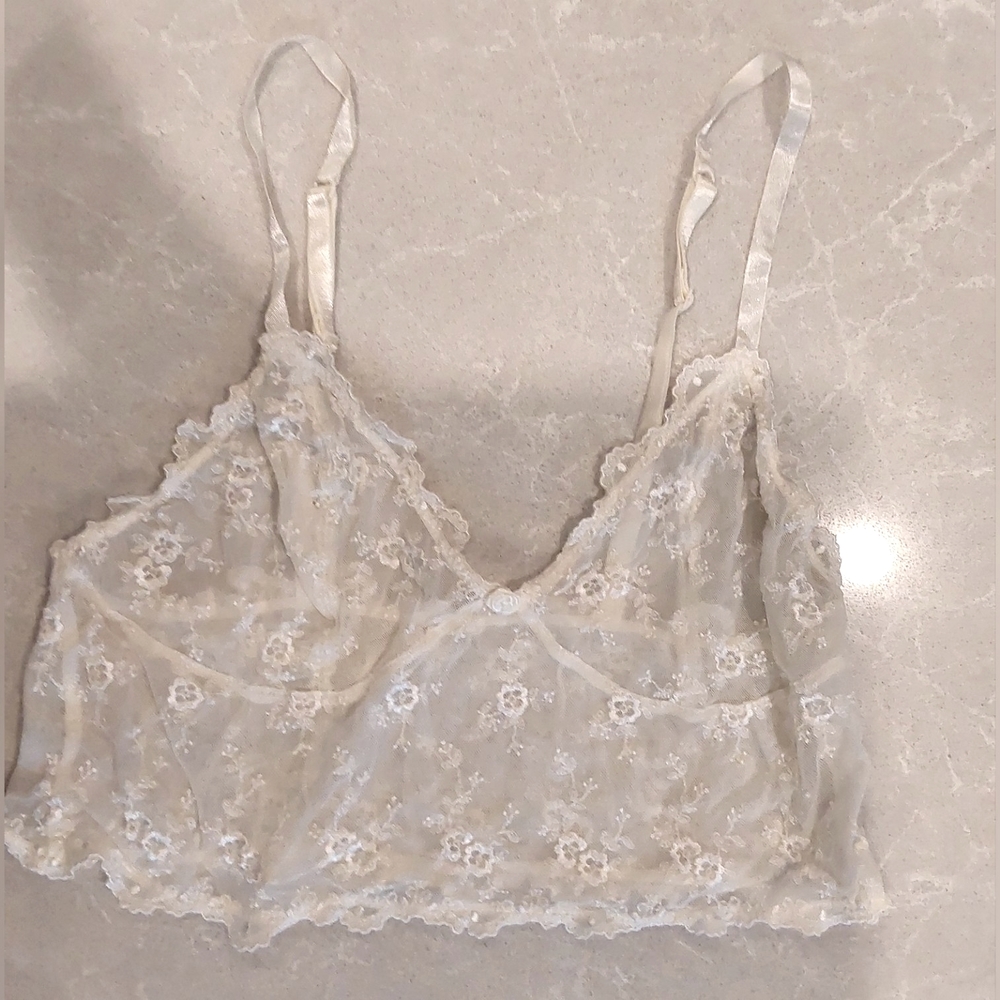 Escante cream embroidery stretch netting Braley. New without tags